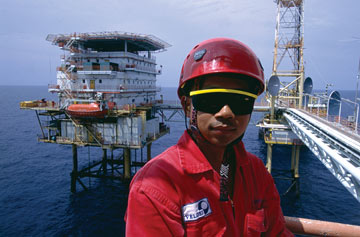 Oil platform and worker in the South China Sea